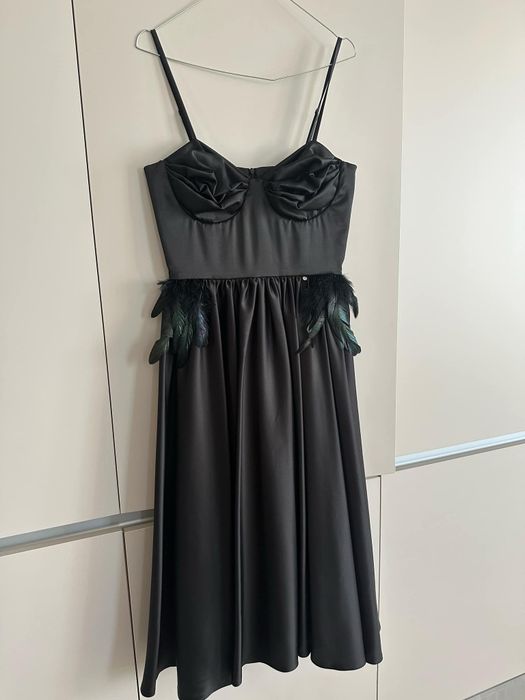 Черна рокля на българския бранд Organza.