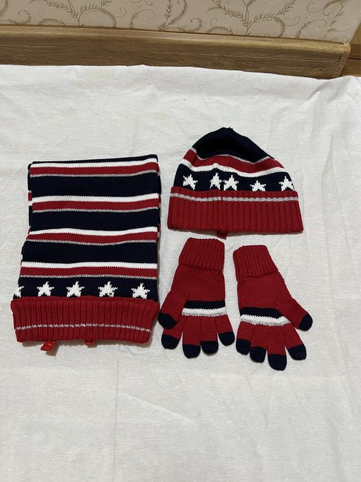 Set 3 piese, caciula fular si manusi - 4 ani
