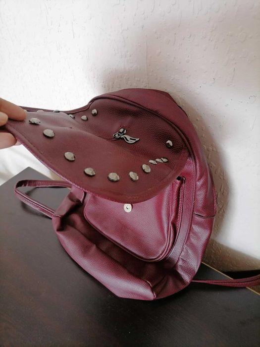 Раници дамски в различни цветове