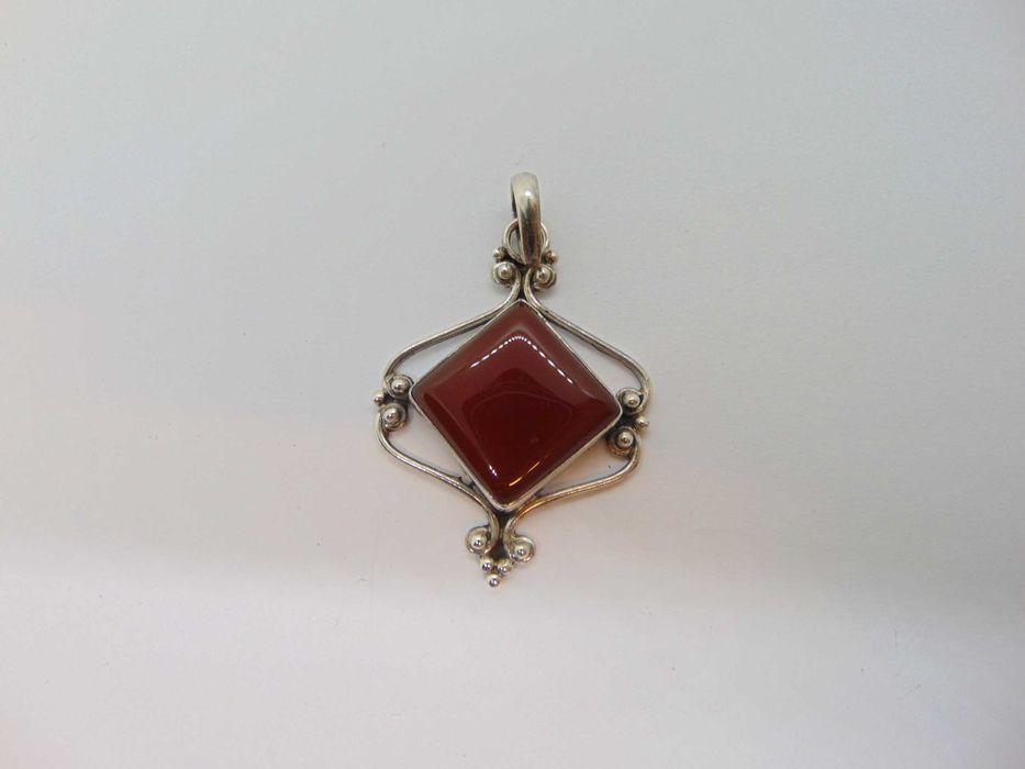 Pandantiv din argint si carneol