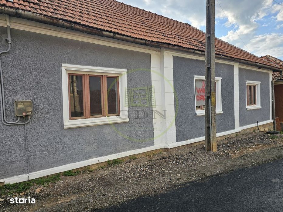 Casa de vacanta semifinisata + 1600 mp teren
