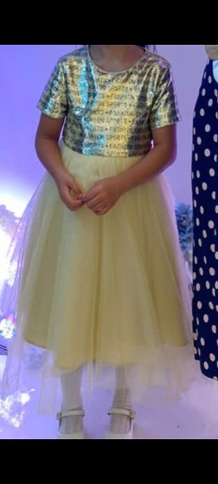 Платье для девочек в отличном состоянии