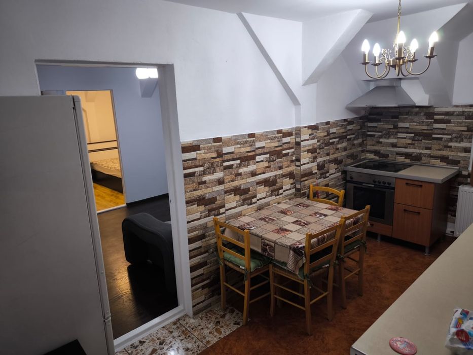 Închiriez apartament cu 3 camere