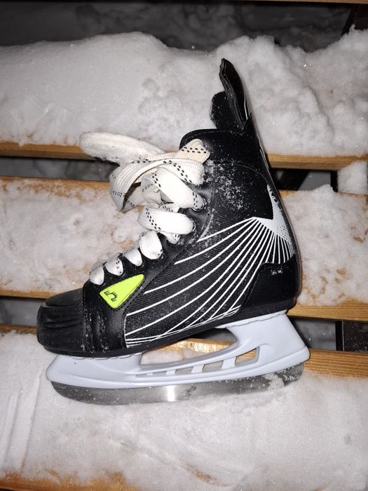 Хоккейные коньки