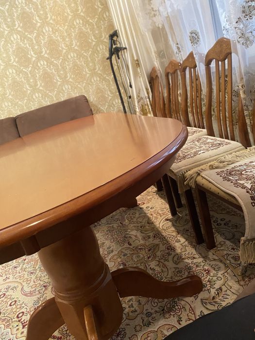 Продам стол для гостиной