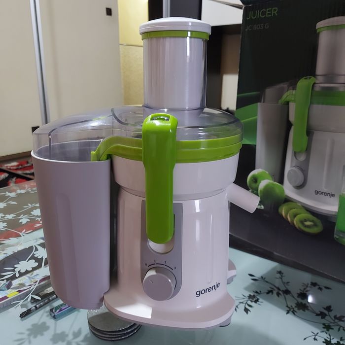 Storcator de fructe impecabil