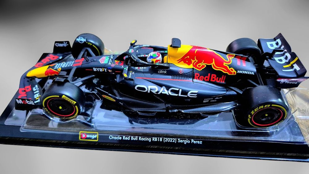 Реалистични Лицензирани модели от F 1 на Mercedes AMG и Alfa Romeo