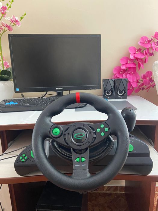 Продавам геймърски pc + волан с педали + монитор + клавиатура и мишка