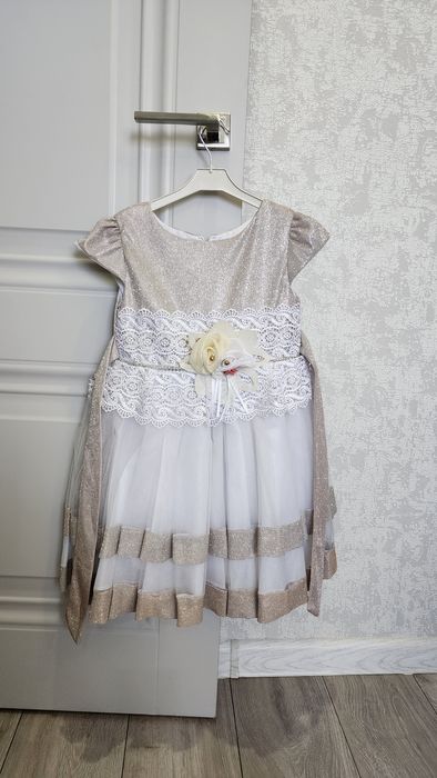 Платье от 4 лет в отличном состоянии