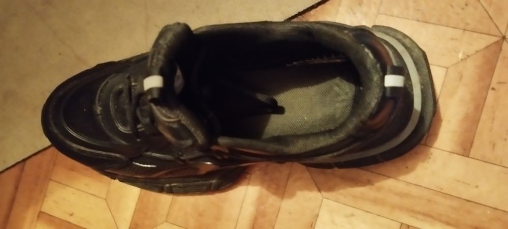 Кроссовки черные, размер 39-40