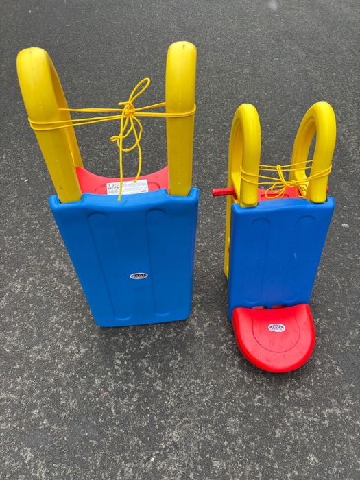 Saniii din plastic si metal