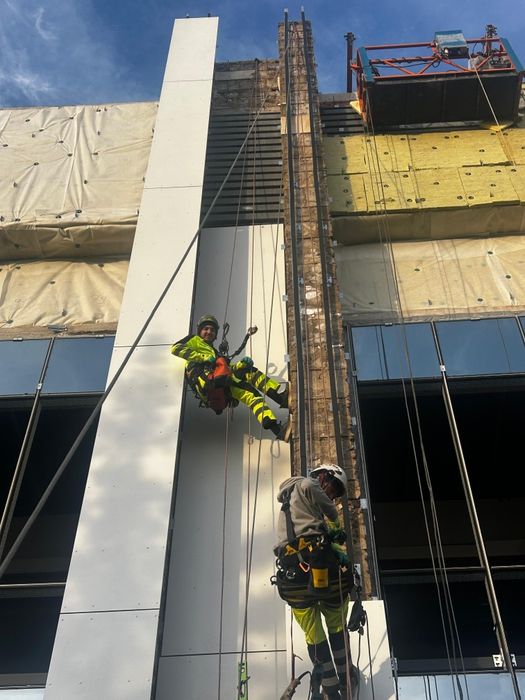 Услуги Альпинист Мойка окон