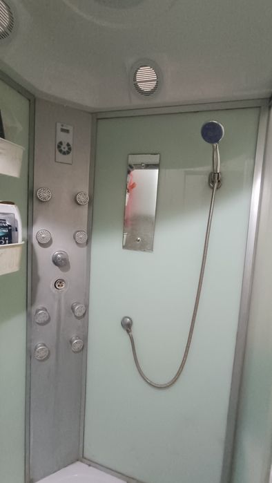 Душевая кабина с крышой