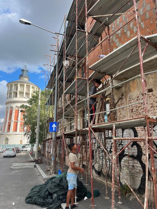 Închiriez schela și popii metalici