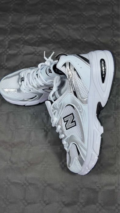 New Balance 530.