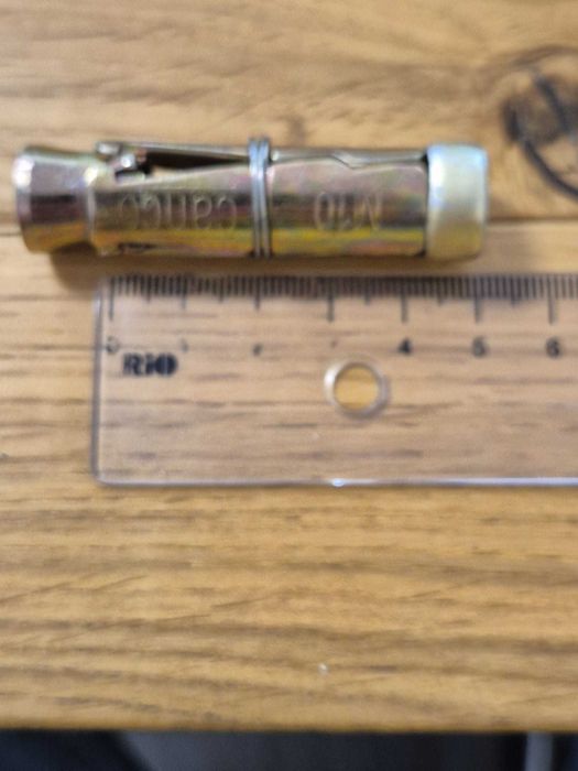 Conexpand metalic pentru fixari in beton