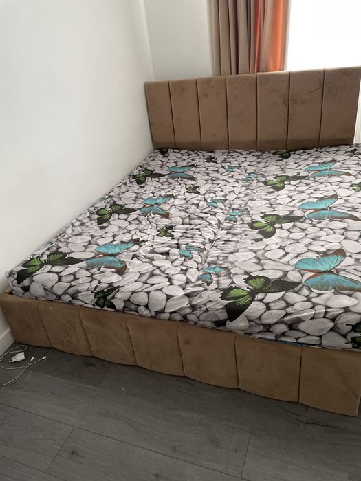Vand pat tapitat , fara saltea 160/200
