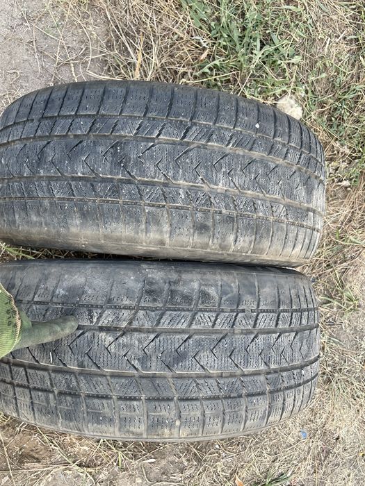 Две шины зимние 245/40/19 245/40R19