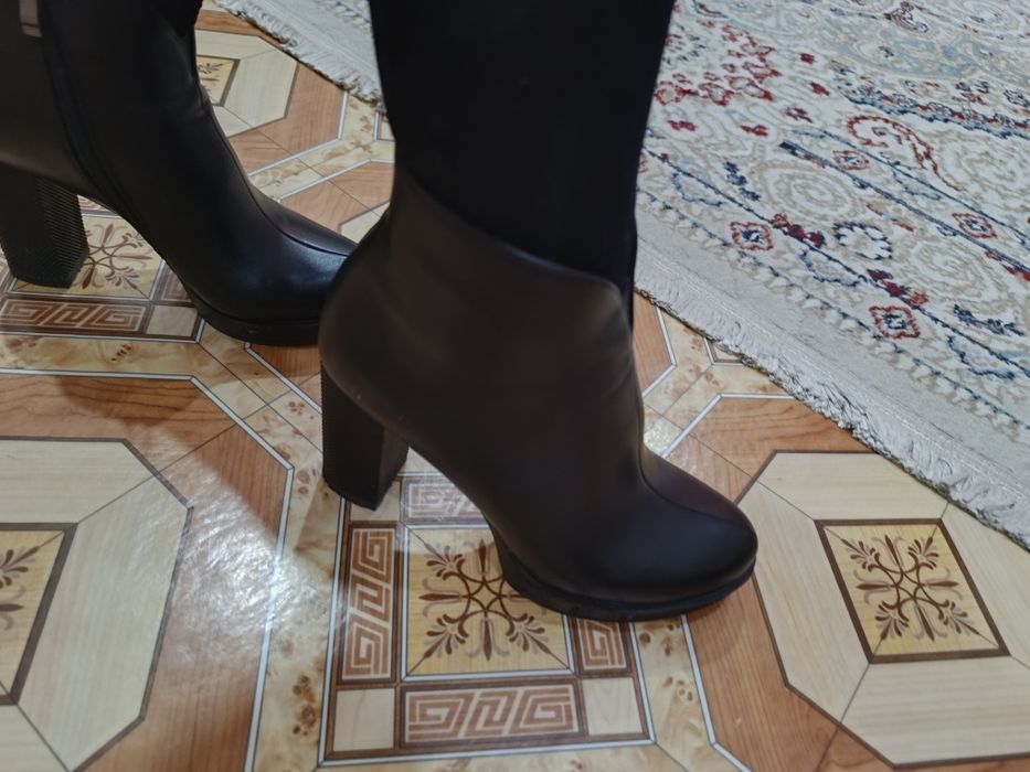 Продам женские ботинки