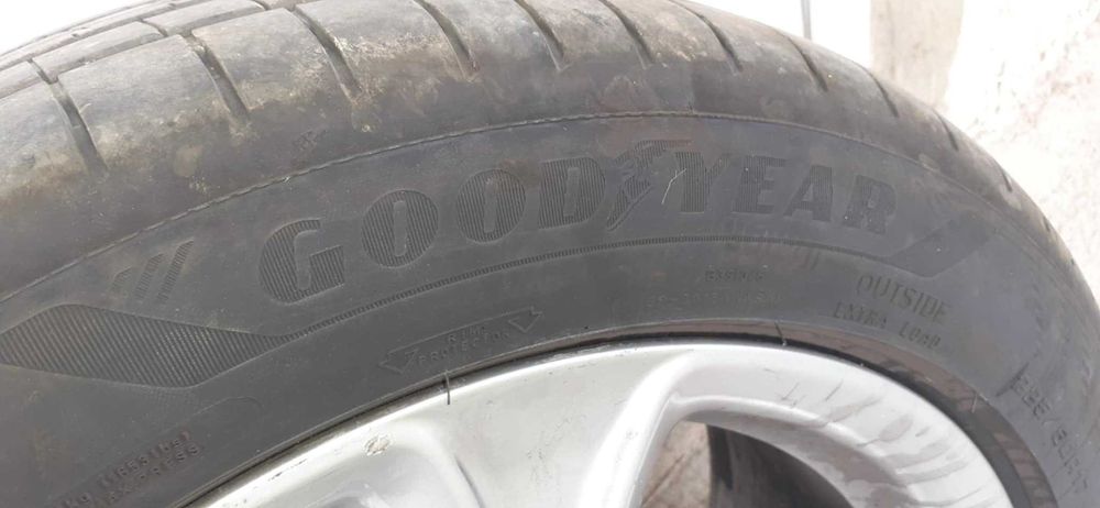 Комплект летни гуми с джанти от Audi, 225/50 R17
