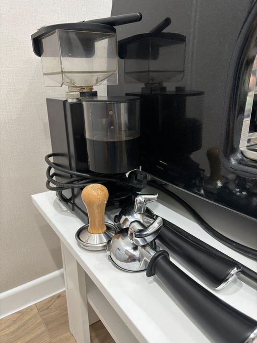 Продам кофемашинку недорого