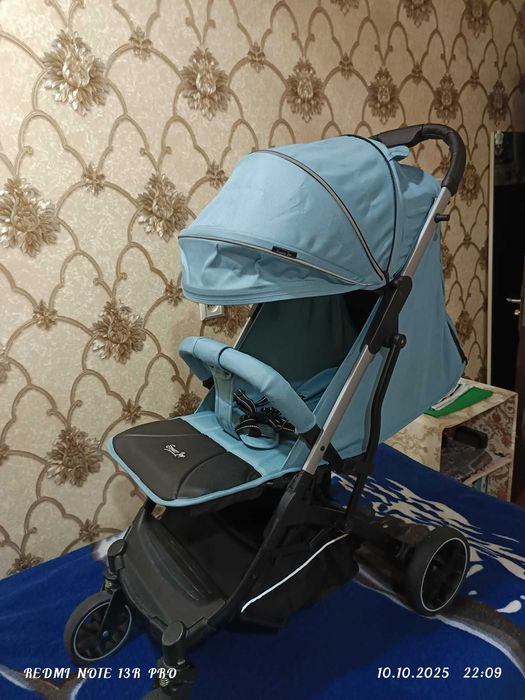 Коляска для малышей
