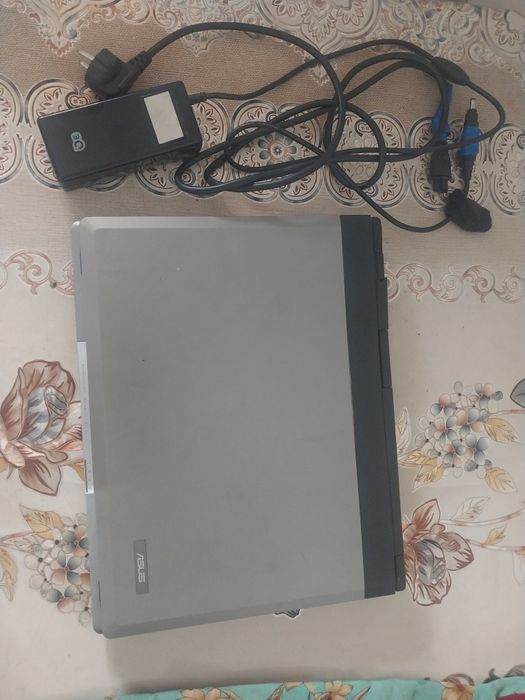 ASUS nomli noutbook sotiladi