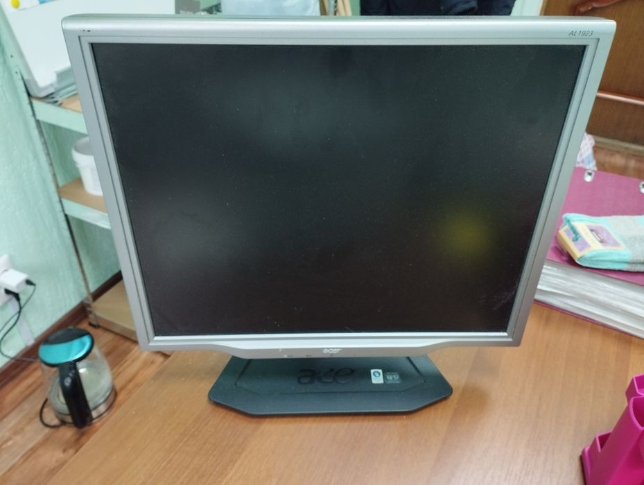 Продам монитор  хороший монитор