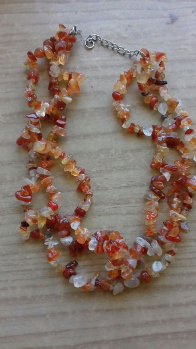 Красивые бусы из натуральных камней сердолика.  Цена 100т.сум.сум.