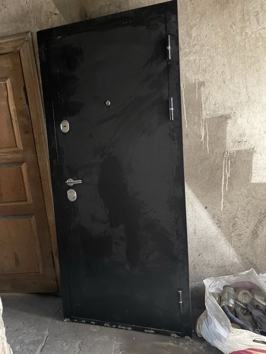 Входная дверь.