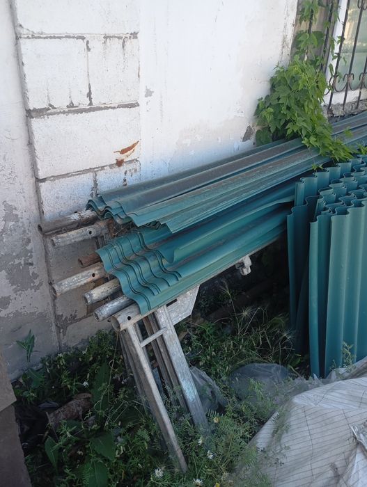 Продам пластмассовую кровлю и леса,