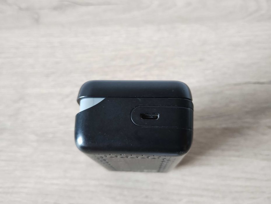 JBL Endurance Peak зарядна кутия