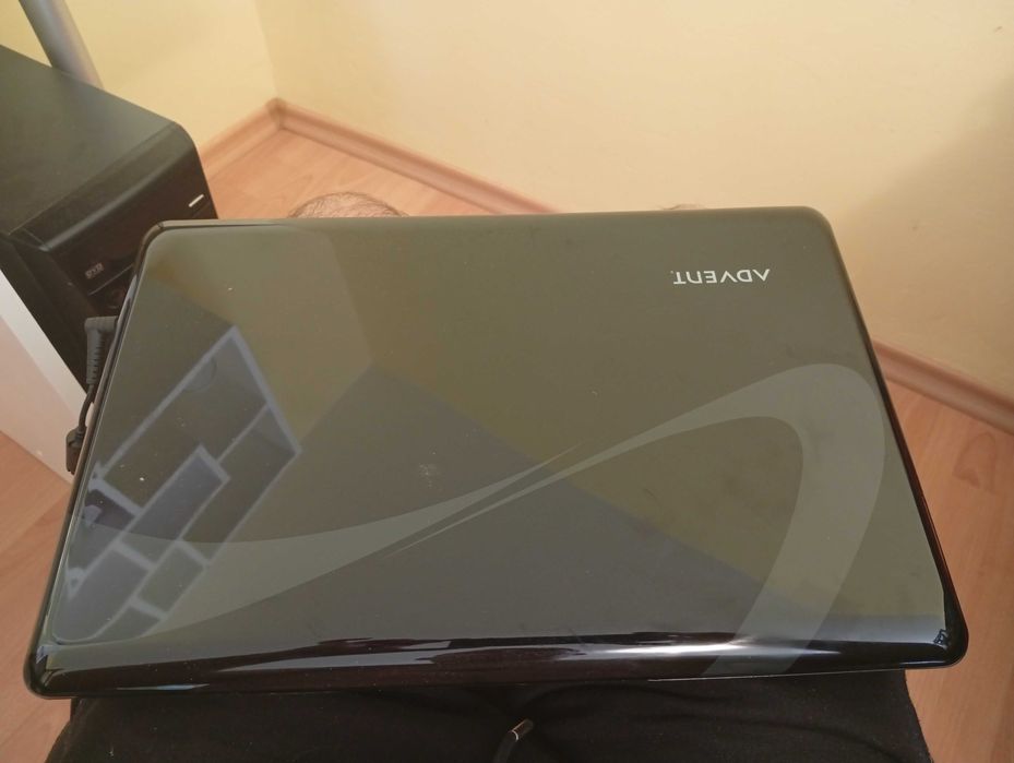 Лаптоп ноутбук Адвент 15,6" win 7