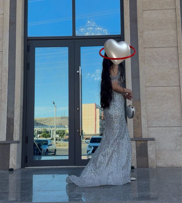 Продам платье нарядное , размер 42