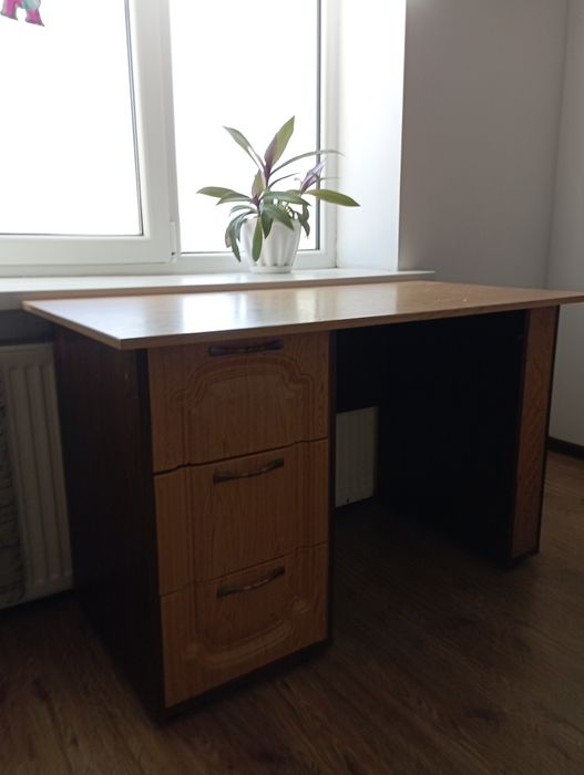 Стол 6 стулья, диван, угловой шкаф с письменным столом. Левый берег