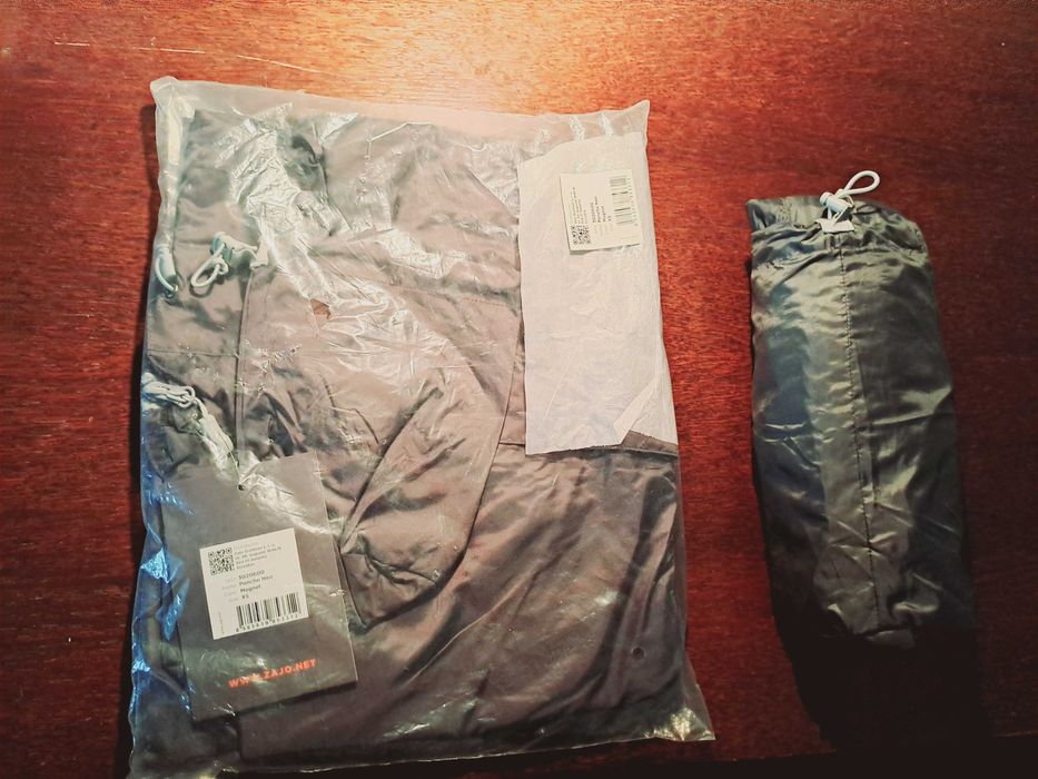 Poncho/pelerine de ploaie pentru drumetii sau festivaluri