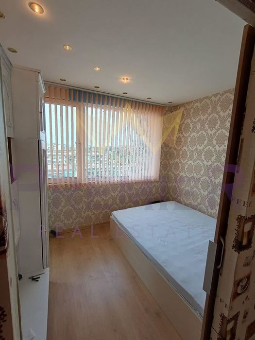 Продава се Тристаен апартамент в Бургас, Славейков - 66 кв.м за 2023 €/кв.м - Снимка #2