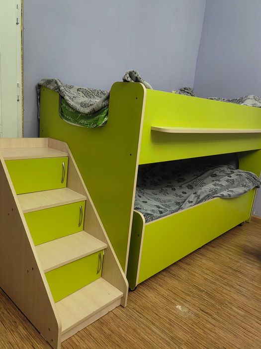 Продам детскую двухъярусную кровать