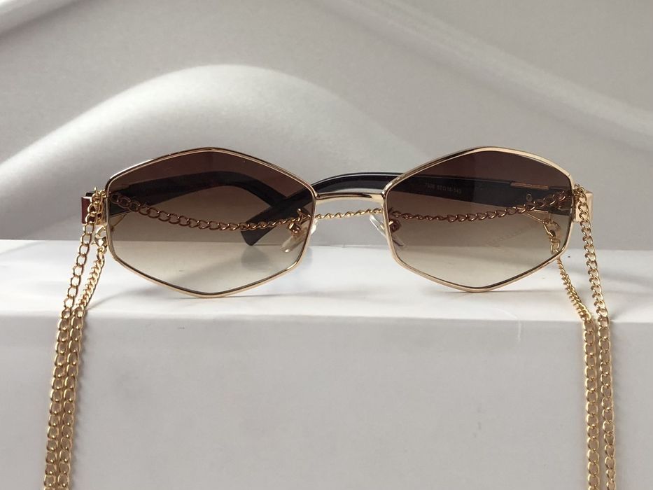 Актуални дамски слънчеви очила със синджир/ верижка/