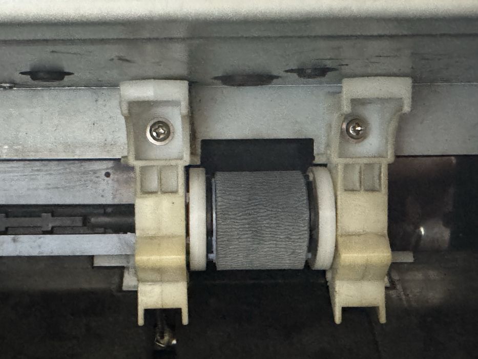 HP LASERJET 1100 и две пълни тонер касети. Захранващ и интерф. кабели