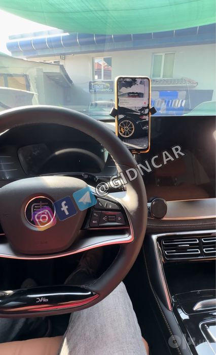 Заводской держатель телефона на BYD
