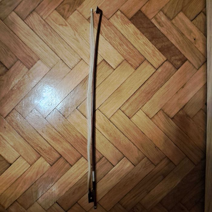 Arcuș vioară 4/4,  drept perfect, cu păr natural, desprins la vârf