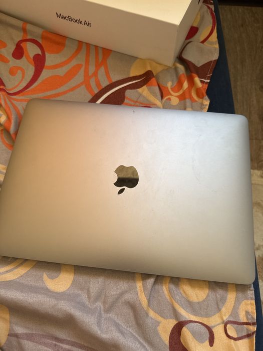 13-inch Macbook Air with Apple M1 chip