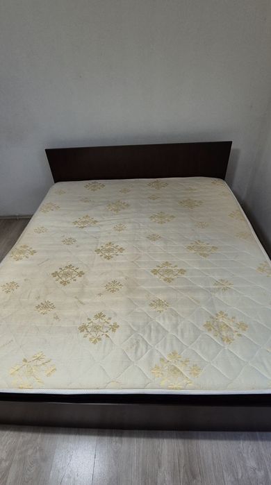 Pat cu saltea utilizat