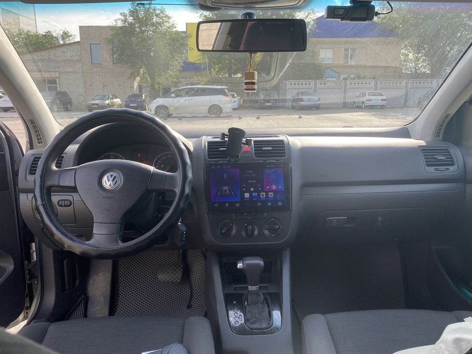 Продам volkswagen golf 2005 года.