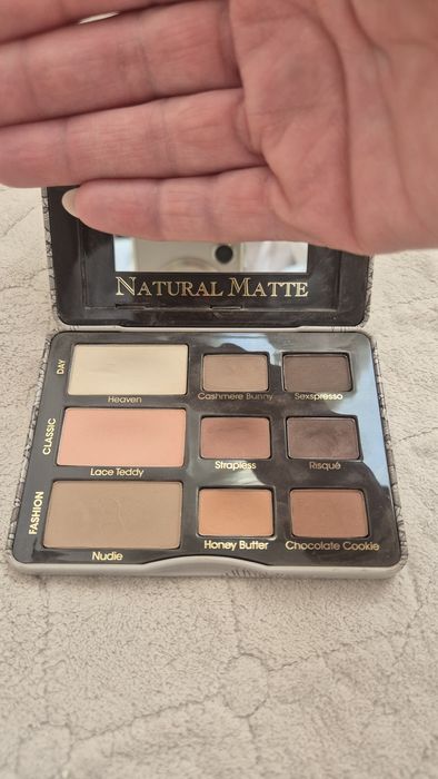 Предлагам палитра на Too faced, Продавам я защото имам доста палитри и не я използвам!