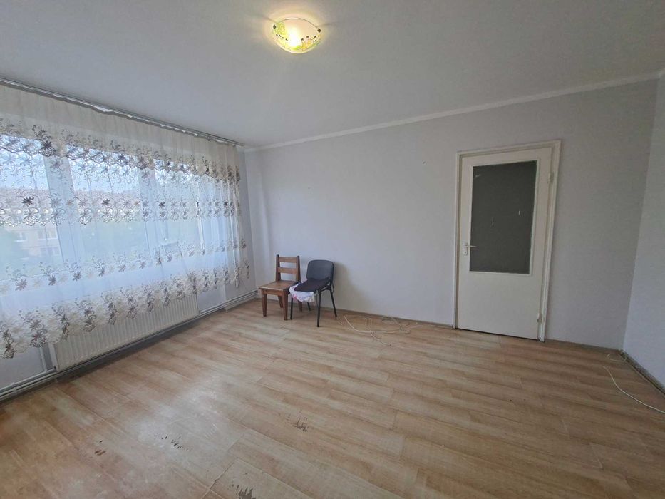 Aleea Biruintei 2 camere si balcon etaj 4 apartament de vanzare Mihai Viteazul Cedonia