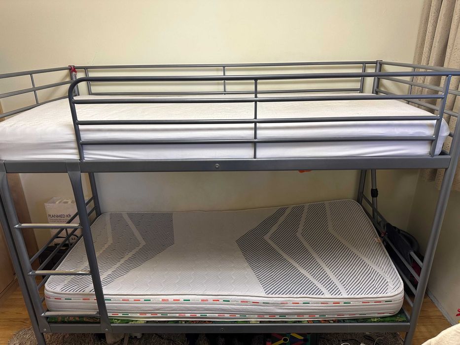 Pat supraetajat 90 x 200 cu saltele
