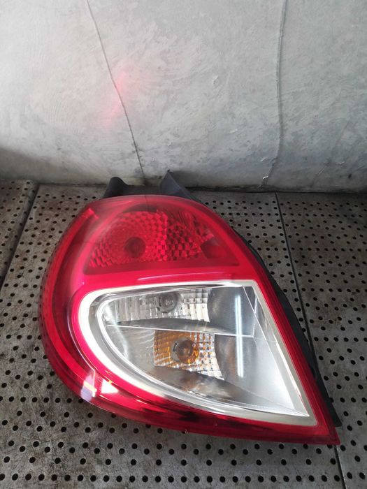 Stop tripla lampa stanga renault clio 3 020300999 8200886944