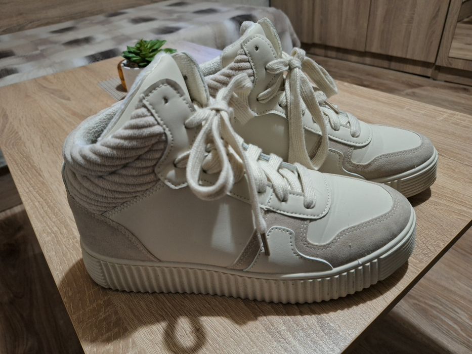 Боти Sinsay топли